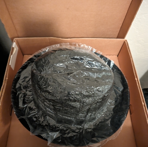 Hat - Picture 2 of 6